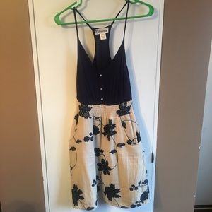 Paraella adorable navy embroidery flower dress🦋